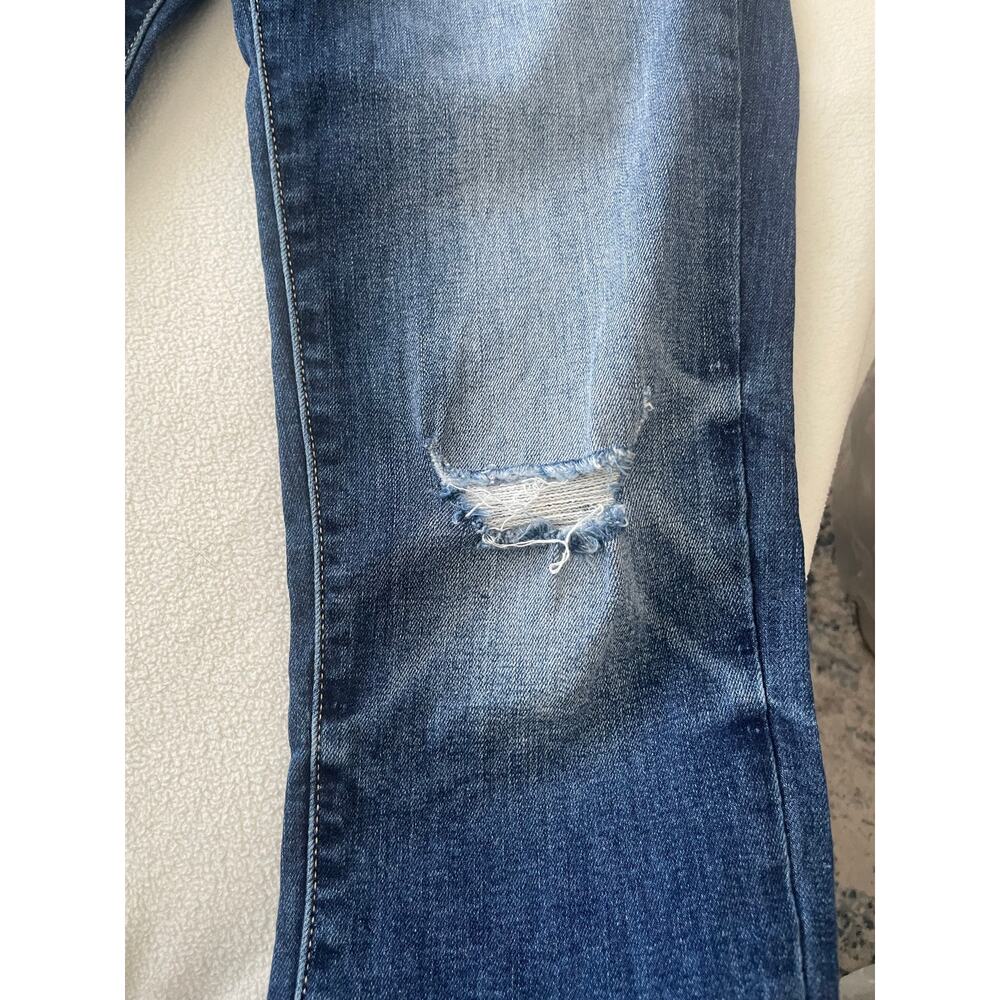 KanCan Estillo Distressed Jeans.  Fringe ankles.  7/27.